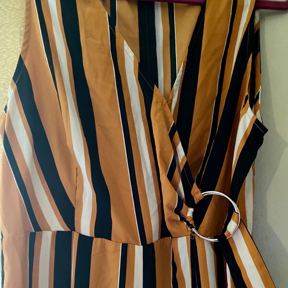 Size Large jumpsuit - Picture 2 of 4